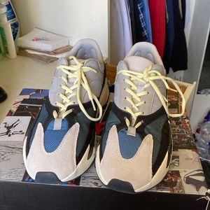 Yeezy 700 Waverunner